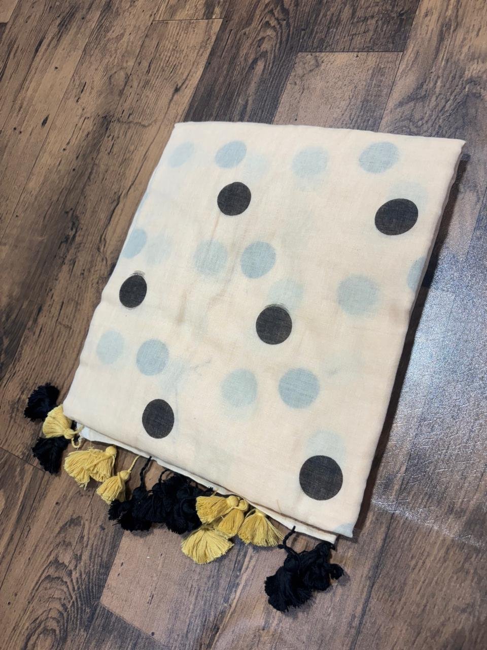 Off White Pure Mul Cotton Saree – Designer Ball Print Collection