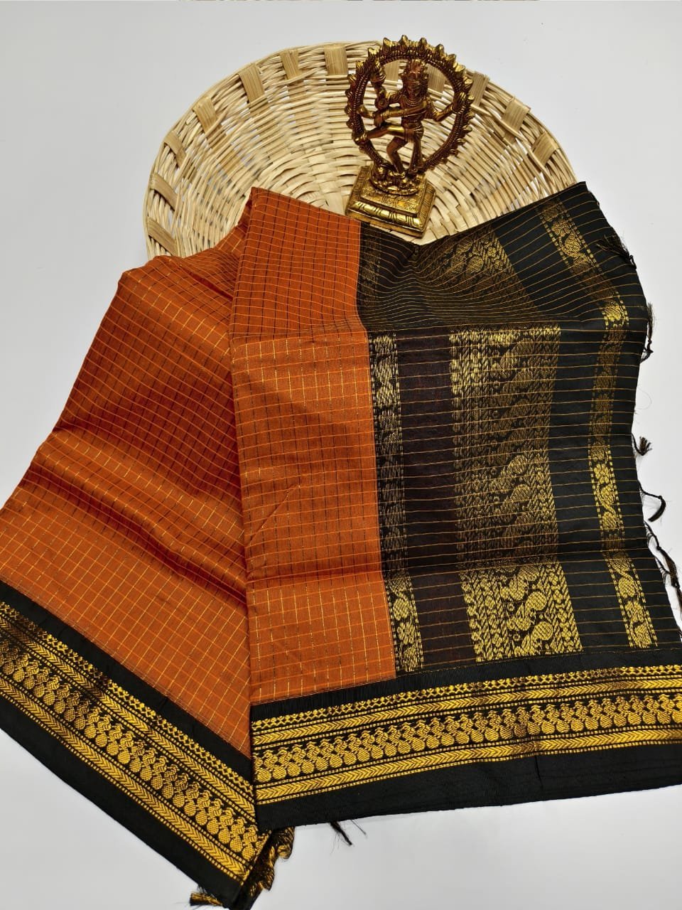 Tomato Red and Black Premium Gadwal Pattern Cotton Checked Saree with Grand Jari Pallu